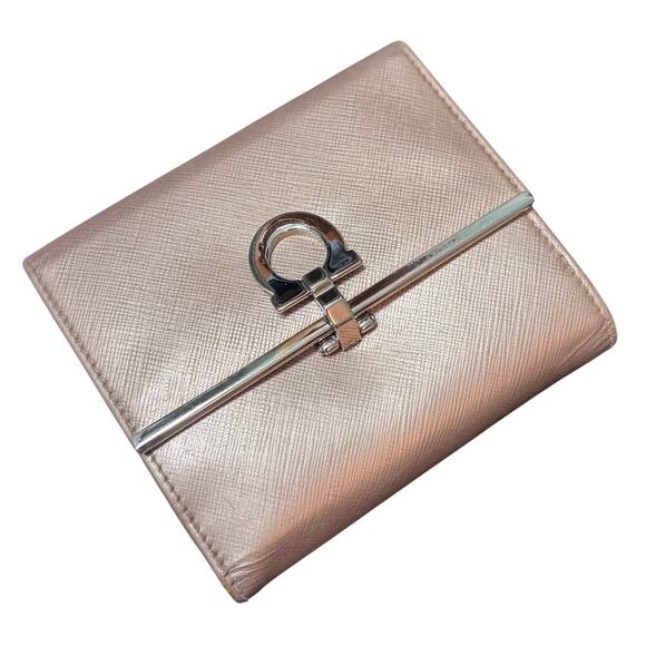 Salvatore Ferragamo Handbags - Auth Salvatore Ferragamo Rose Gold Gancini Leather Compact Wallet